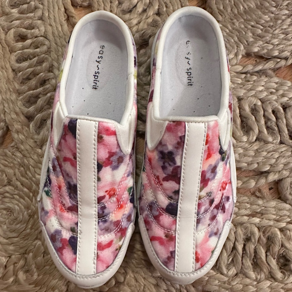Women's Easy Spirit, Traveltime525 Clog Natural Floral Fabric Leather - Picture 1 of 6